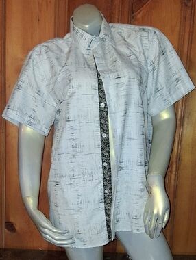 Casual Short-Sleeve Button-Down Shirt in White with Black Accent